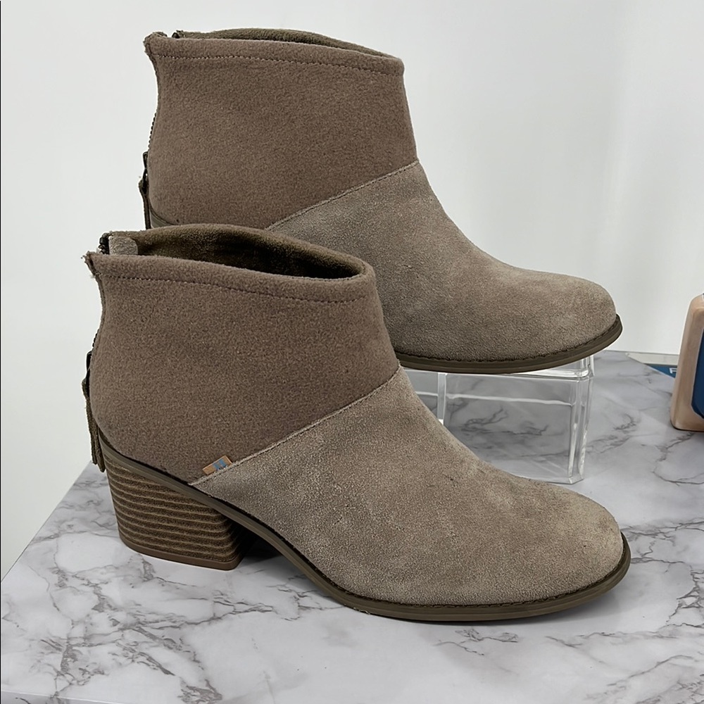TOMS Lacy Ankle Bootie Taupe Zip Up Casual Boho 8.5 Tan‎ Stacked Block Heel